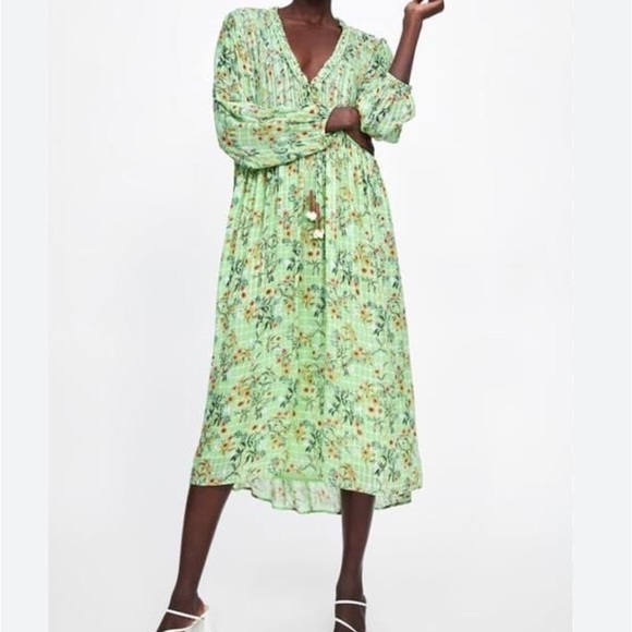 ZARA LIGHT GREEN Boho FLORAL DRESS Midi length
METALLIC DETAILS Size Medium - Picture 2 of 15